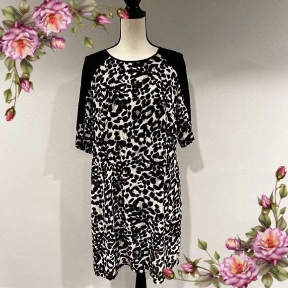 Animal print short sleeve loose fit dress - Picture 1 of 12